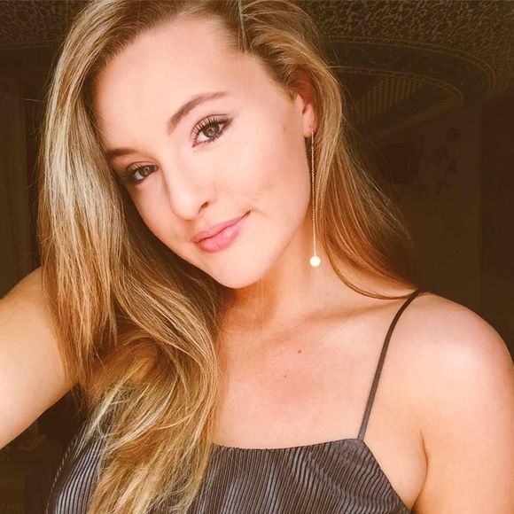 Meet your Posher, Abby - Picture 1 of 1